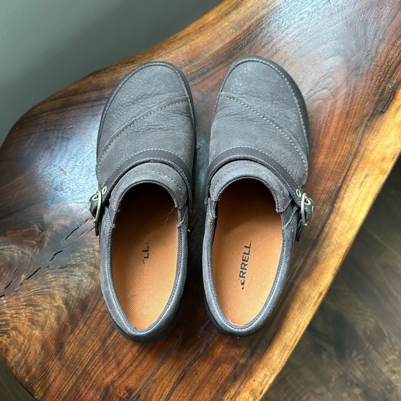 Merrell size 7 - Picture 2 of 4